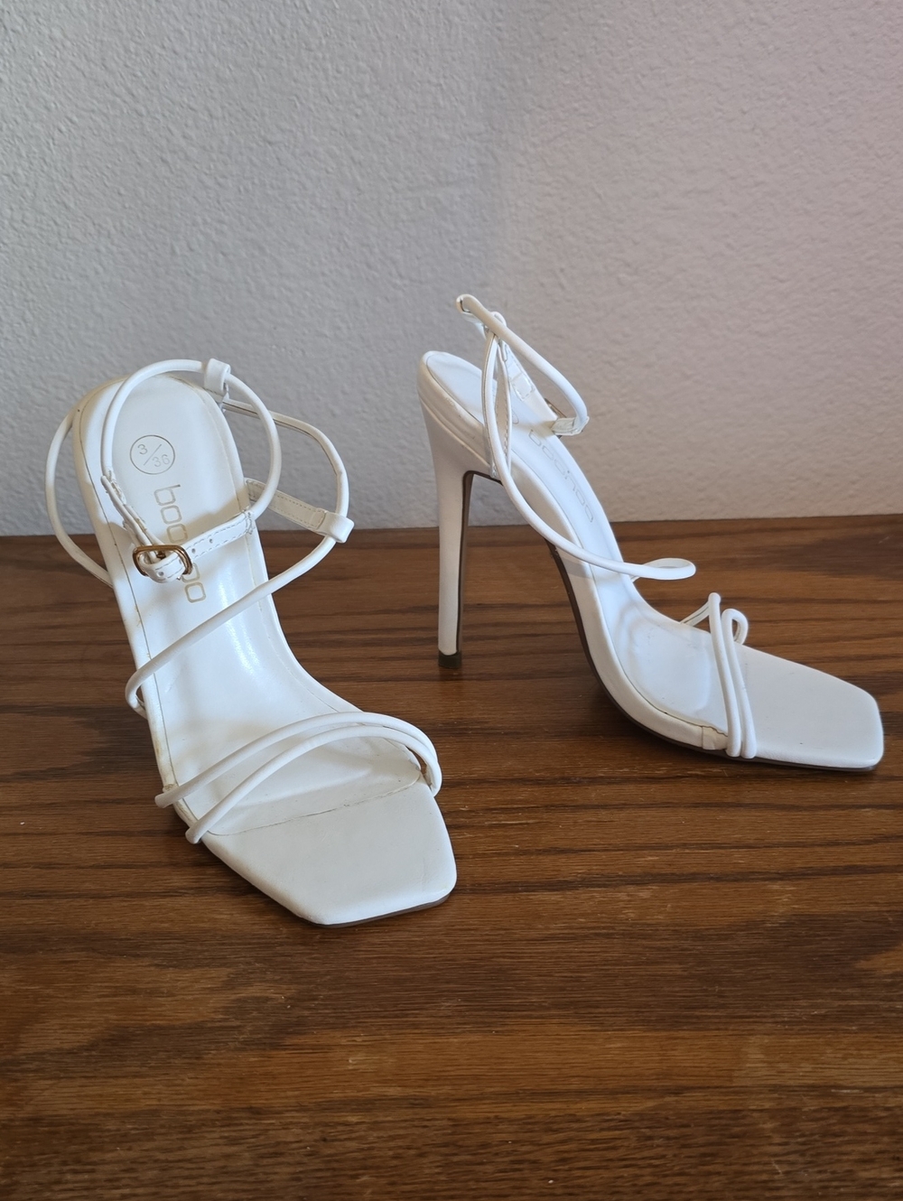 Boohoo White Strappy Stiletto Sandals Size 5 Tote I